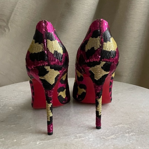 Authentic Christian Louboutin multicoloured leopard sequin Fifi pump (size 40) - Picture 4 of 11